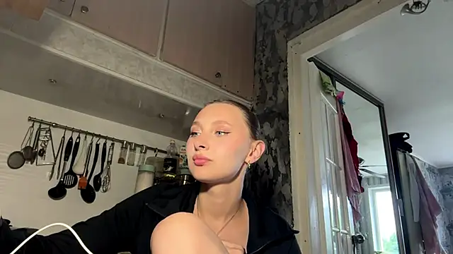 AlidaReff online show from June 2026 03:40:02 PM