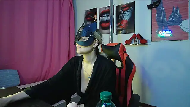 Snapshot of LolaSelvaggia chatting on June 2026 10:21:02 PM LolaSelvaggia online show from June 2026 10:21:02 PM