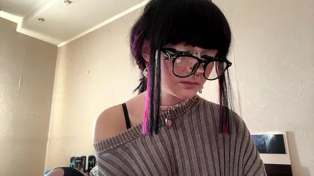HolyCute online show from June 2026 02:34:02 PM