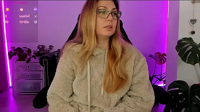 LindaWhite  online show from March 2025 09:37:02 PM