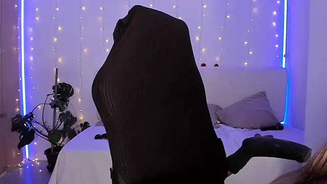 LindaWhite  online show from December 2025 10:52:01 PM