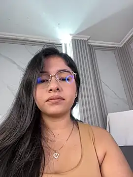 ValentinaLuciana online show from June 2026 02:33:01 PM