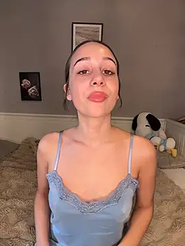 Snapshot of ChiaraMauzi chatting on July 2026 05:05:01 PM ChiaraMauzi online show from July 2026 05:05:01 PM