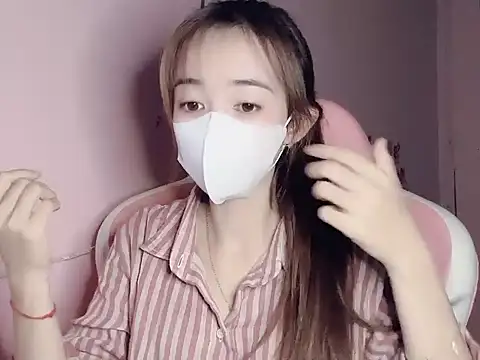 Alee8668 online show from July 2026 05:49:02 PM
