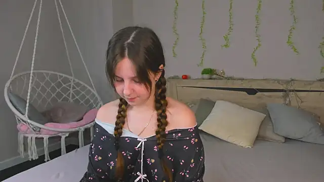Snapshot of Violeta_Paul chatting on July 2026 09:16:02 AM Violeta Paul online show from July 2026 09:16:02 AM