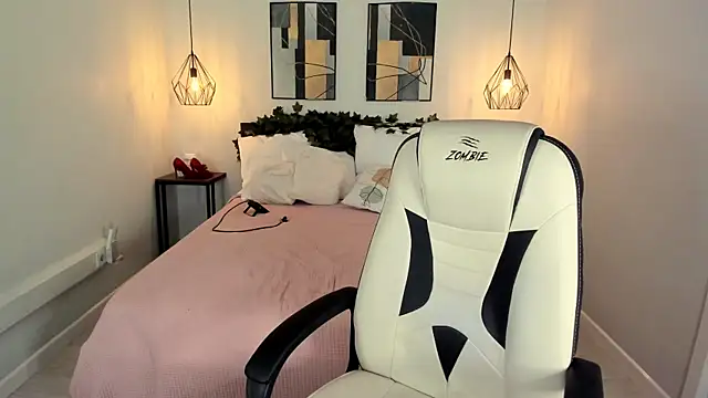 anita Hitteys online show from July 2026 08:38:02 AM