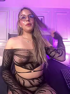 Snapshot of SunnyLuxxx chatting on July 2026 07:20:01 PM SunnyLuxxx online show from July 2026 07:20:01 PM