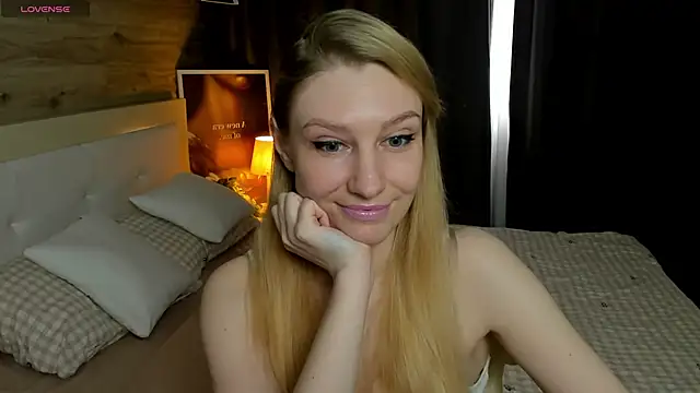Snapshot of ReginaAmour chatting on June 2026 01:03:01 PM ReginaAmour online show from June 2026 01:03:01 PM