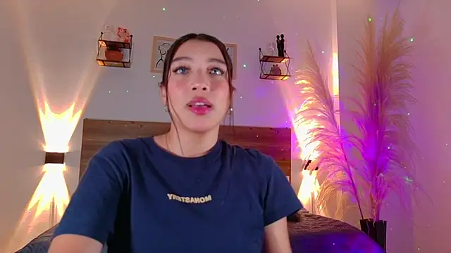  Emmakiss  online show from June 2026 12:20:01 PM