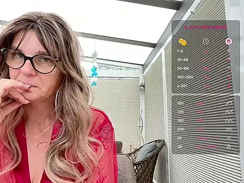 Snapshot of DirtyMarie80 chatting on June 2026 05:30:01 AM DirtyMarie80 online show from June 2026 05:30:01 AM