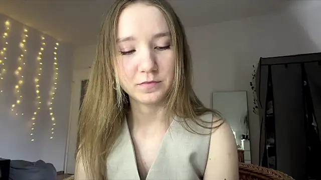 smalllisa online show from June 2026 06:17:02 PM