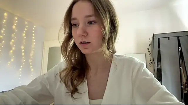 smalllisa online show from June 2026 04:16:02 PM