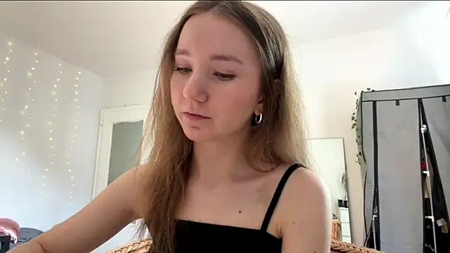 smalllisa online show from June 2026 04:09:02 PM