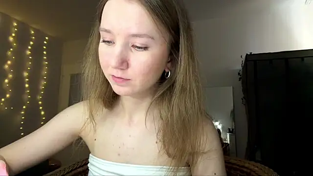 smalllisa online show from June 2026 06:12:01 PM