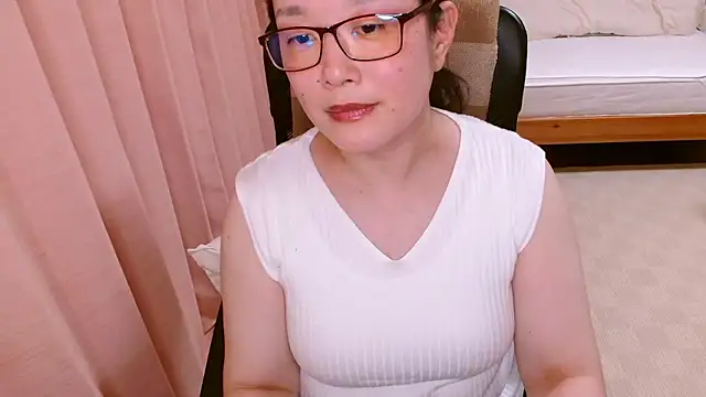 Snapshot of LENA-xo chatting on June 2026 03:58:02 PM LENA-xo online show from June 2026 03:58:02 PM