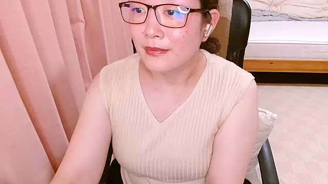 Snapshot of LENA-xo chatting on July 2026 02:43:02 PM LENA-xo online show from July 2026 02:43:02 PM