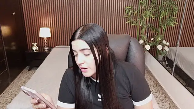Snapshot of karilyncollinss chatting on June 2026 08:23:01 PM karilyncollinss online show from June 2026 08:23:01 PM