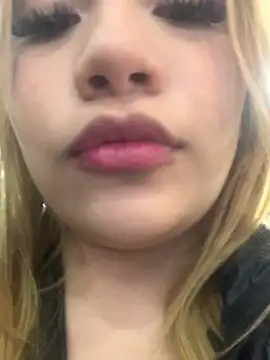 Snapshot of zury_cute1 chatting on June 2026 12:56:02 AM zury cute1 online show from June 2026 12:56:02 AM
