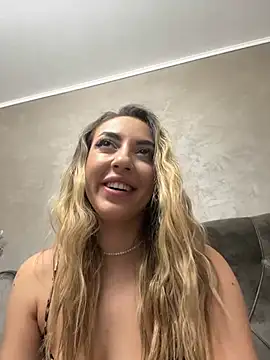 Snapshot of BabesGoWild chatting on January 2025 05:53:01 AM BabesGoWild online show from January 2025 05:53:01 AM