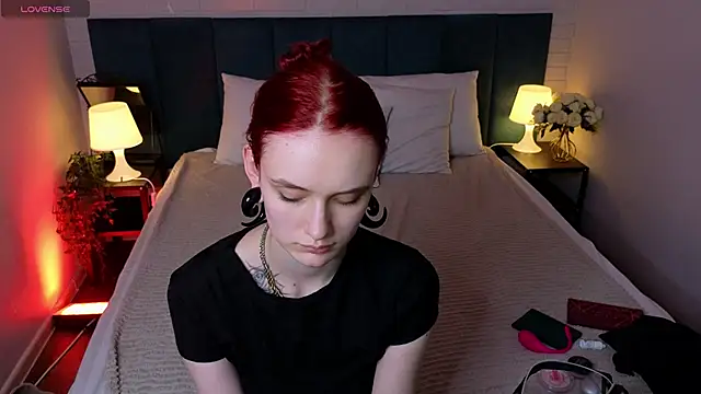 Snapshot of CrimsonMarquise chatting on June 2026 03:01:02 PM CrimsonMarquise online show from June 2026 03:01:02 PM