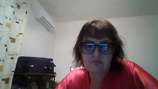 Snapshot of ErikaXShine chatting on June 2026 08:22:01 PM ErikaXShine online show from June 2026 08:22:01 PM