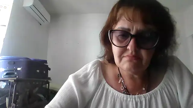 Snapshot of ErikaXShine chatting on June 2026 12:41:02 PM ErikaXShine online show from June 2026 12:41:02 PM