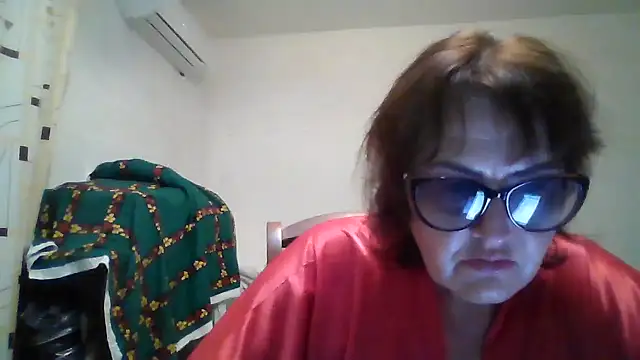 Snapshot of ErikaXShine chatting on June 2026 08:13:02 PM ErikaXShine online show from June 2026 08:13:02 PM