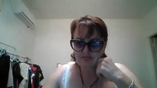 Snapshot of ErikaXShine chatting on July 2026 07:21:01 PM ErikaXShine online show from July 2026 07:21:01 PM