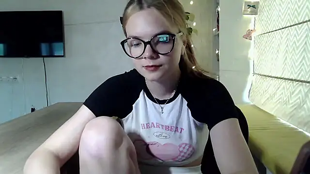 AvrilGillig online show from June 2026 02:19:01 PM