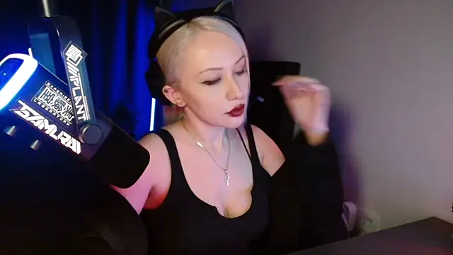 roxxyrowe online show from June 2026 01:36:02 AM