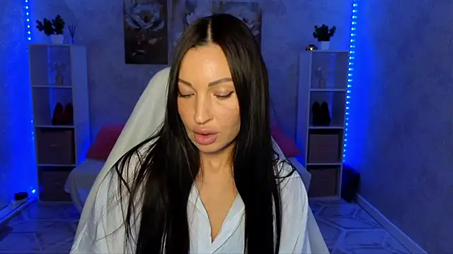 Snapshot of NikoleMills chatting on June 2026 05:14:01 AM NikoleMills online show from June 2026 05:14:01 AM