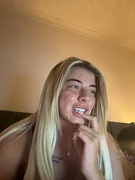 Snapshot of TaysummerB chatting on July 2026 09:32:02 PM TaysummerB online show from July 2026 09:32:02 PM