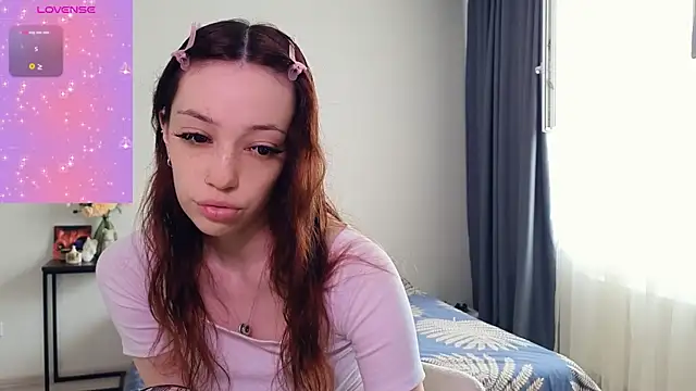 Snapshot of AyeHoney chatting on July 2026 05:45:02 AM AyeHoney online show from July 2026 05:45:02 AM