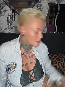 Snapshot of InkedMissLaBaehm chatting on June 2026 10:43:02 PM InkedMissLaBaehm online show from June 2026 10:43:02 PM