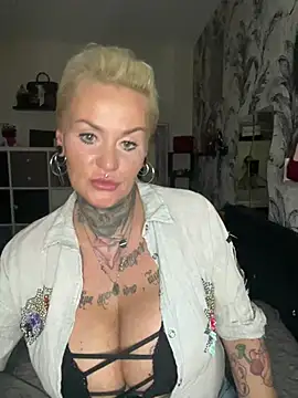 Snapshot of InkedMissLaBaehm chatting on July 2026 10:04:01 PM InkedMissLaBaehm online show from July 2026 10:04:01 PM