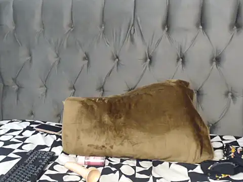 Snapshot of Loyal_Alisha chatting on June 2026 05:12:01 AM Loyal Alisha online show from June 2026 05:12:01 AM
