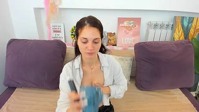 Snapshot of Serennaax chatting on July 2026 03:11:02 AM Serennaax online show from July 2026 03:11:02 AM