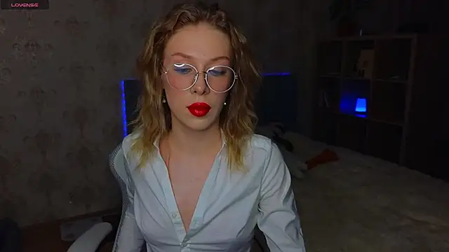 Lucia wow online show from June 2026 11:13:02 PM