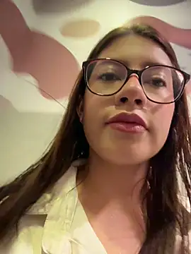 Snapshot of Saracalderon chatting on July 2026 01:25:01 PM Saracalderon online show from July 2026 01:25:01 PM