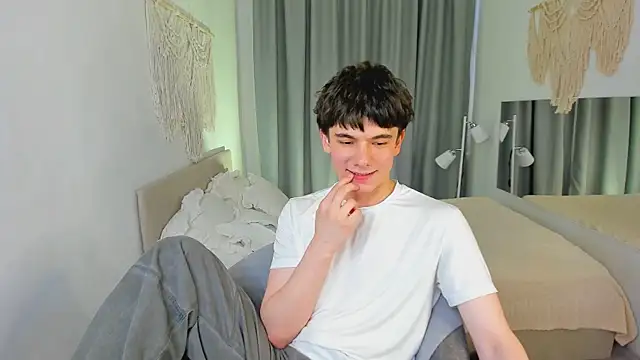Ethan Crowe online show from August 2026 03:21:02 PM