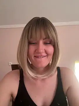 Snapshot of LunaFoxs chatting on June 2026 02:25:02 PM LunaFoxs online show from June 2026 02:25:02 PM