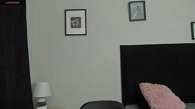 Snapshot of Sara_B chatting on June 2026 05:52:01 PM Sara B online show from June 2026 05:52:01 PM