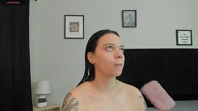 Snapshot of Sara_B chatting on July 2026 06:00:02 PM Sara B online show from July 2026 06:00:02 PM