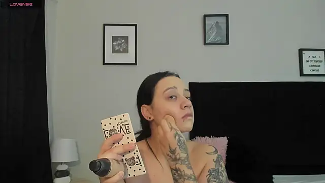 Snapshot of Sara_B chatting on July 2026 06:01:02 PM Sara B online show from July 2026 06:01:02 PM