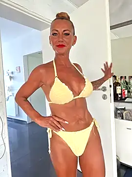 housewifebella online show from August 2026 11:26:02 AM