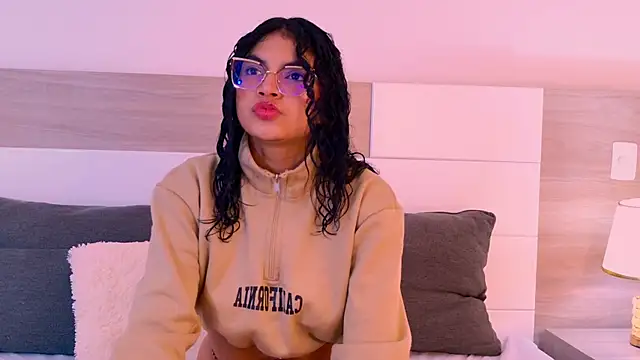 Snapshot of MelodyAlvarez chatting on July 2026 11:35:01 AM MelodyAlvarez online show from July 2026 11:35:01 AM