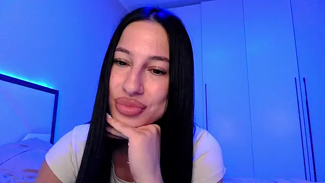 delly llove online show from June 2026 07:59:01 PM