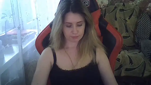 KiraKisskiss online show from June 2026 01:58:02 PM
