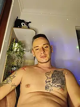 Snapshot of DANTECROS chatting on July 2026 01:46:02 AM DANTECROS online show from July 2026 01:46:02 AM