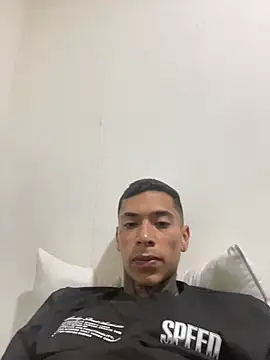 alejoggg1 online show from June 2026 09:18:02 PM